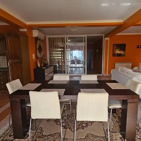 Holiday home Vila Golem Golem (Tirana)